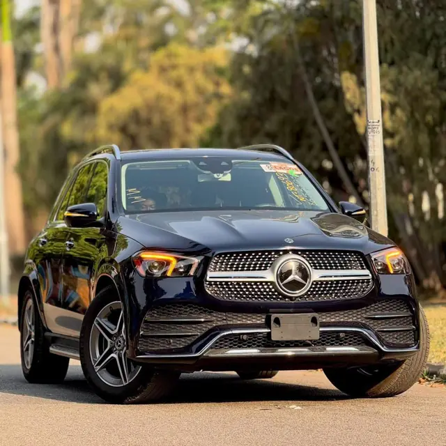 Mercedes GLE — location avec chauffeur à Yaoundé