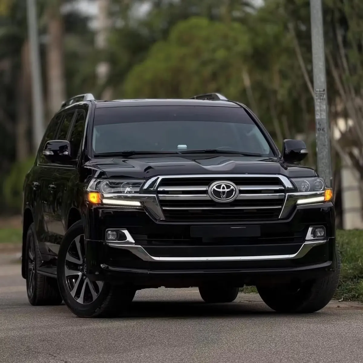 Toyota Land Cruiser V8 2020 — location avec chauffeur à Yaoundé